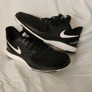 Women's Nike Training TR8 in Black & White